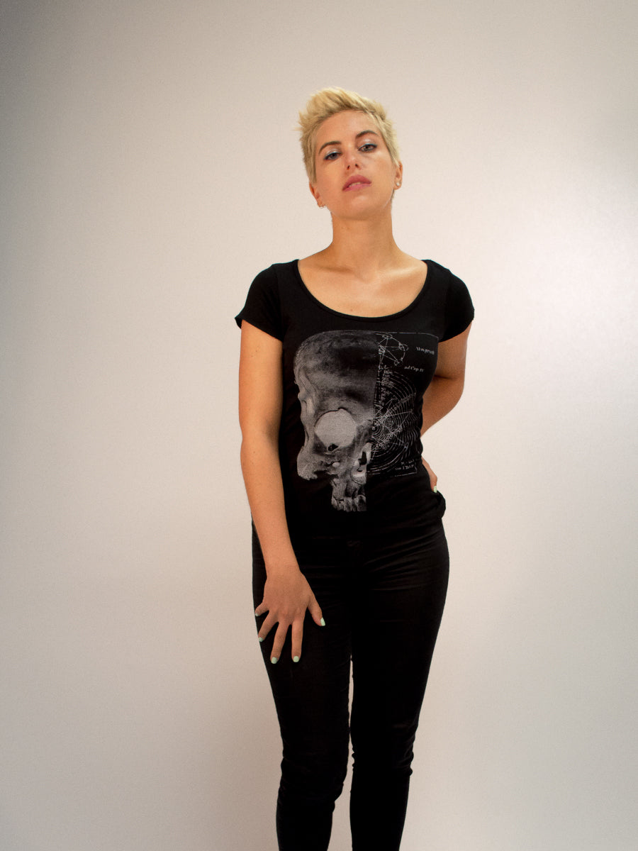 WOMEN’S BLACK CAP SLEEVE SKULL